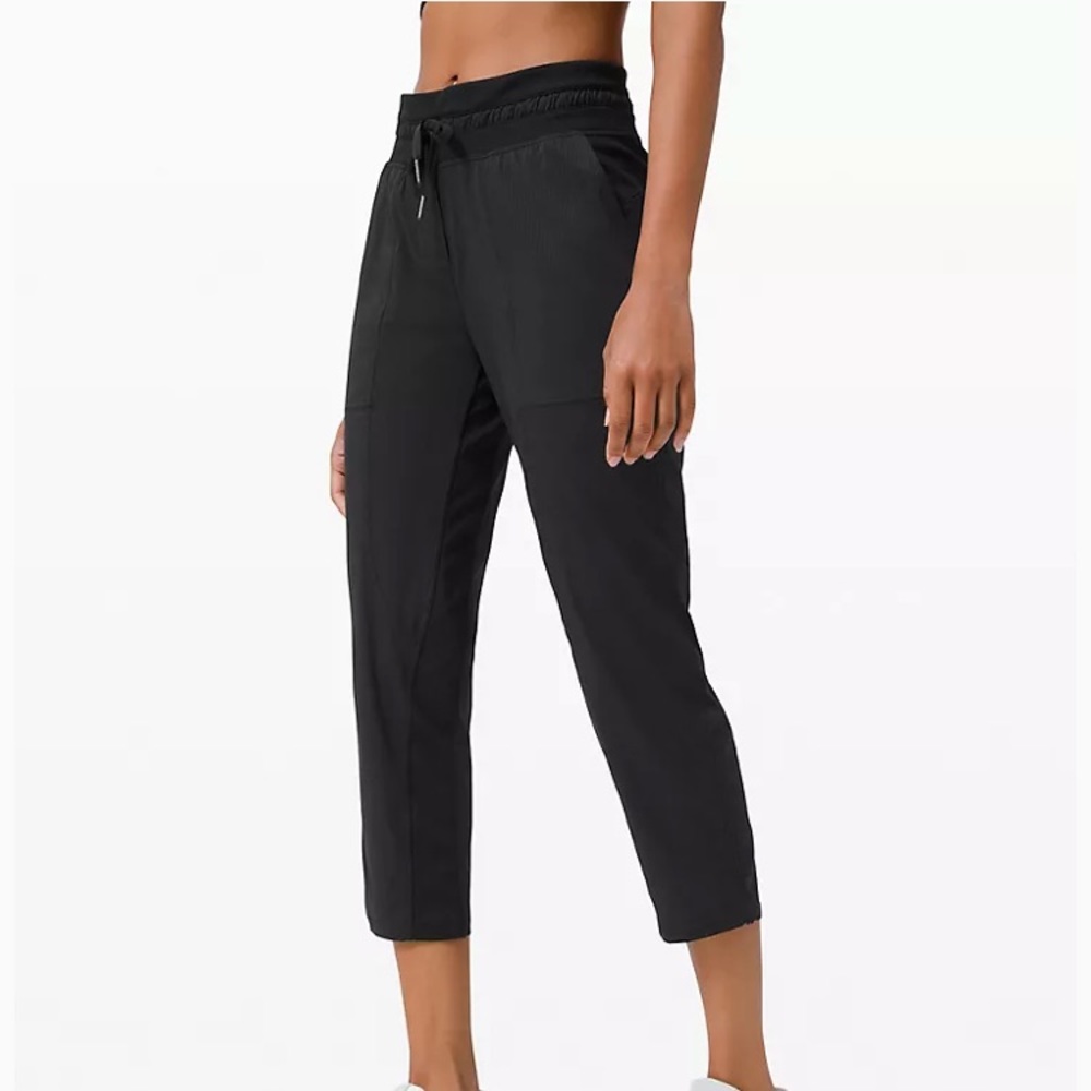 Lululemon Dance Studio Crop